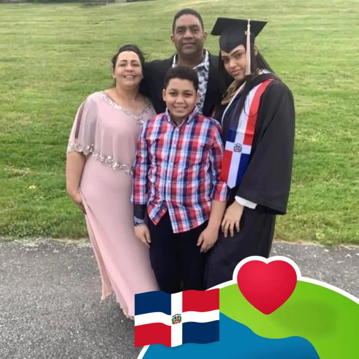 Alida Báez junto a su familia